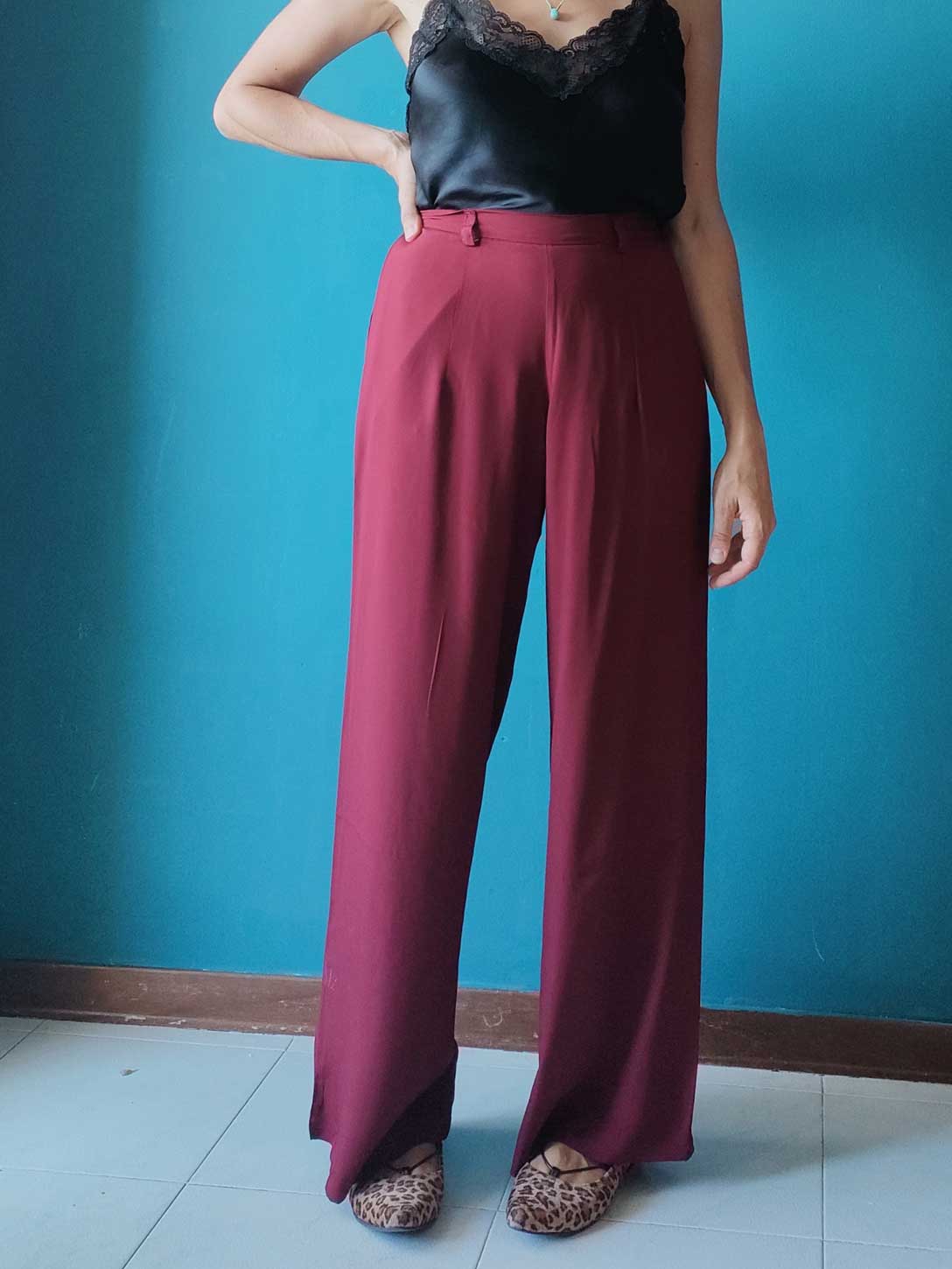Pantalone Sayuri in seta bordeaux